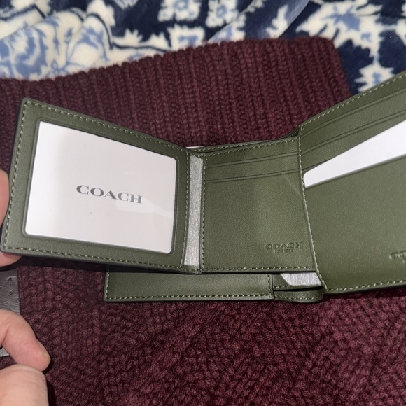 Men’s Or Women’s Coach Tri-fold wallet with Smaller ID/Passport holder inside! - Picture 6 of 17
